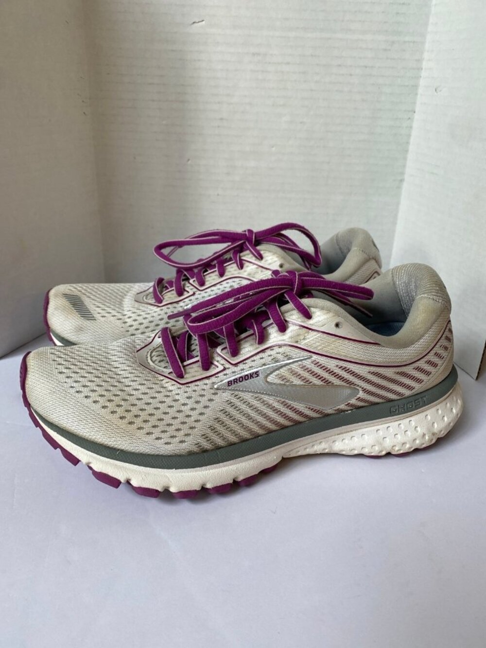 Brooks White Grey Fuchsia Purple Ghost 12 Athletic Tennis Shoes Size 8 Med